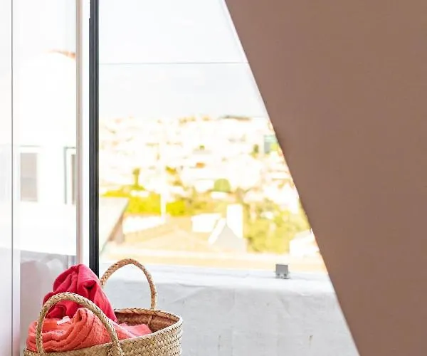 Bright Tailor Made Flat With A View In Estrela Apartmán *