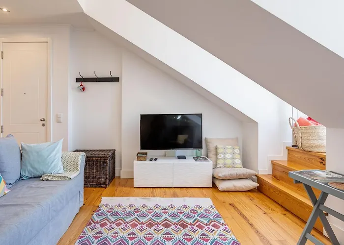 Bright Tailor Made Flat With A View In Estrela *