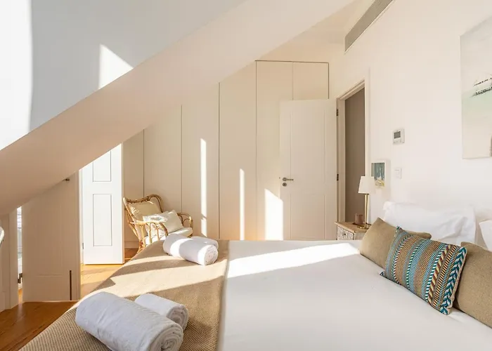 Bright Tailor Made Flat With A View In Estrela Apartmán *