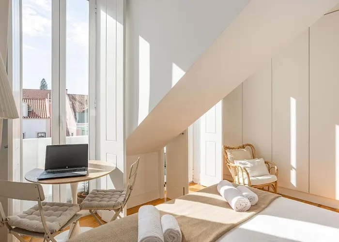 Bright Tailor Made Flat With A View In Estrela *