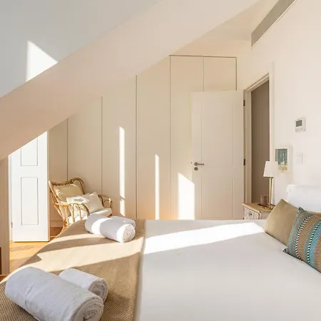 Bright Tailor Made Flat With A View In Estrela Apartmán *