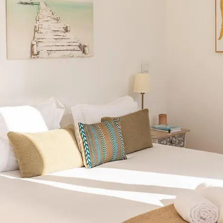 Bright Tailor Made Flat With A View In Estrela Lisbona