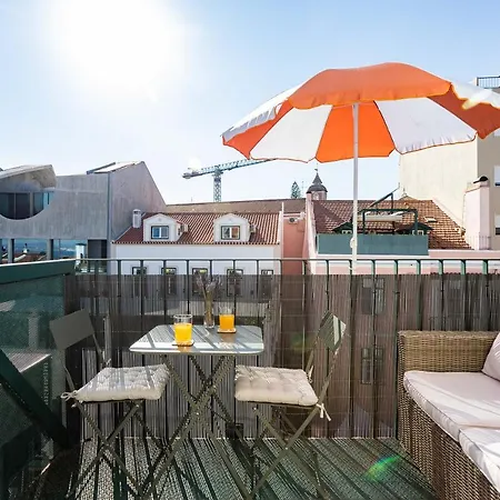 Appartamento Bright Tailor Made Flat With A View In Estrela Lisbona