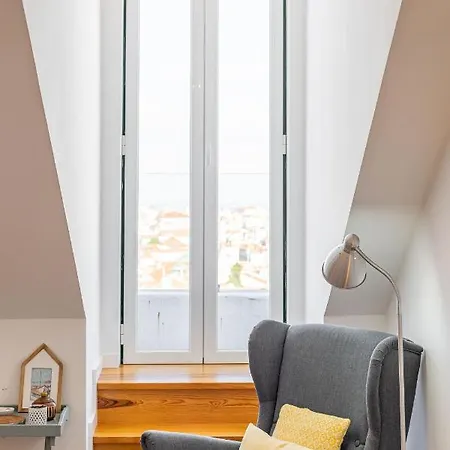 شقة Bright Tailor Made Flat With A View In Estrela