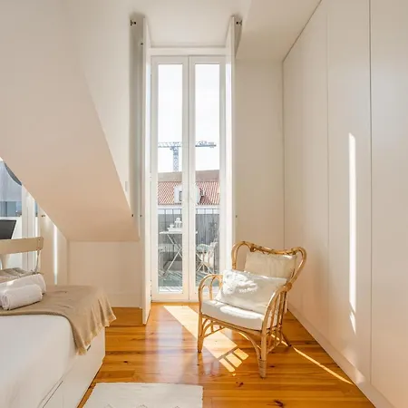 Bright Tailor Made Flat With A View In Estrela *